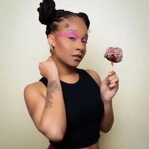 Meet your Posher, Lay